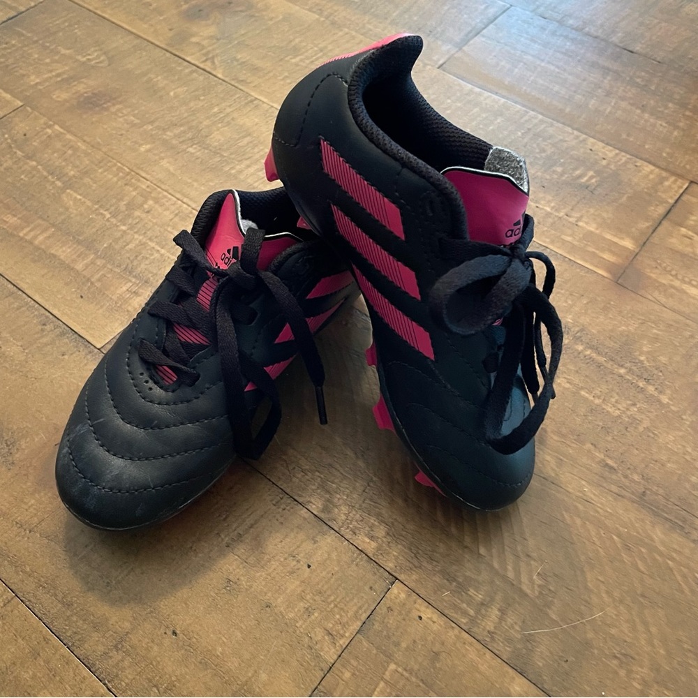 Little girl pink/black sports cleats